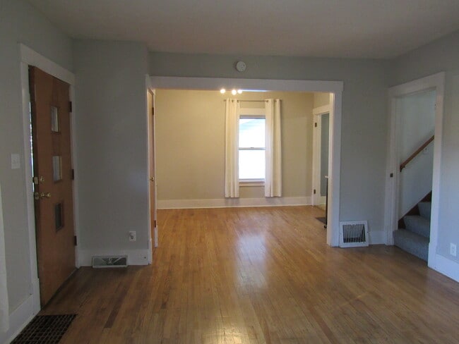 Building Photo - 904 37th St