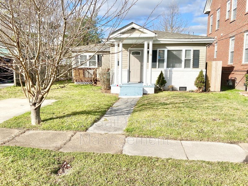Primary Photo - 2922 Hollister Ave
