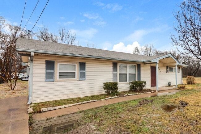 Building Photo - 4213 Kirby St