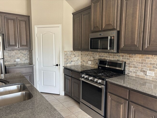 Foto del edificio - Beautiful 3/2/2 Minutes from Sherman's Town Center!