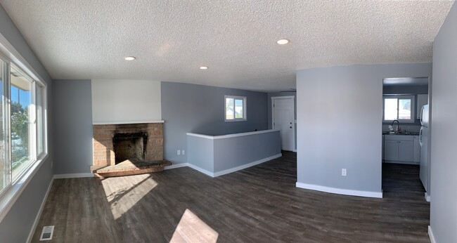 Building Photo - Spacious 5 Bedroom Home
