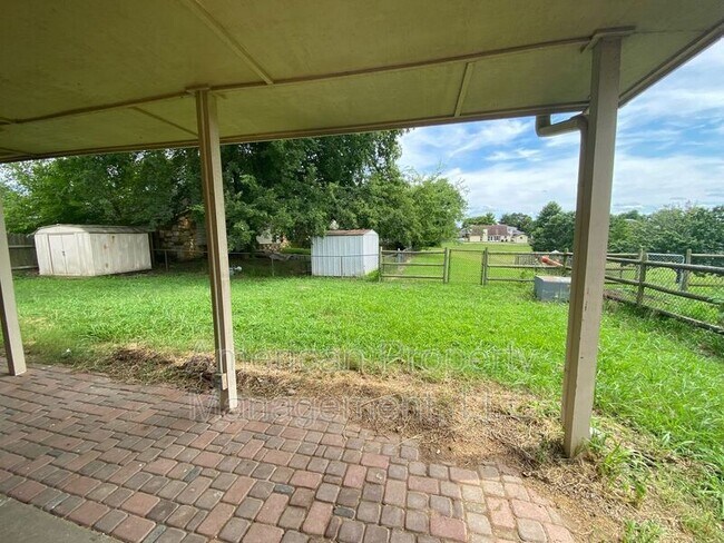 Foto del edificio - 712 West 119th Pl S