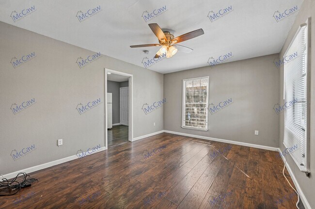 Building Photo - Cute 1/1 Duplex in Dallas!