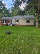 Building Photo - 1226 Roundtree Cir