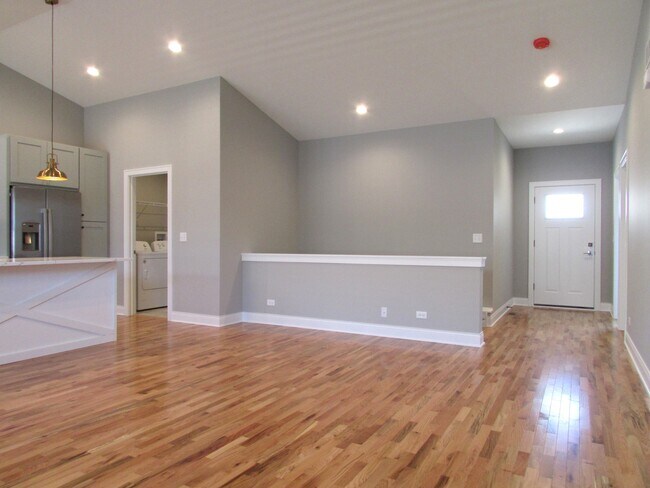 Building Photo - 960 Partridge Cir