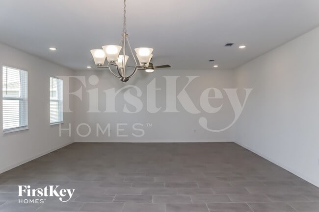 Building Photo - 1221 Spokane Pt