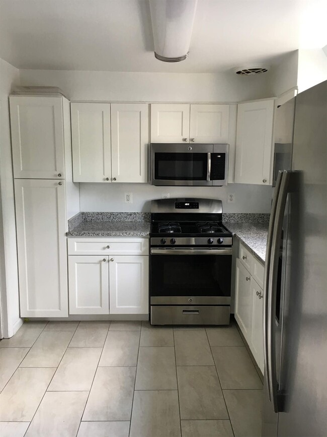 Building Photo - 5319 Pooks Hill Rd