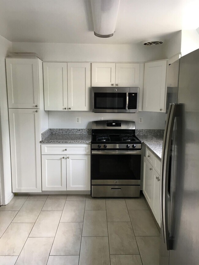 Photo - 5319 Pooks Hill Rd Townhome