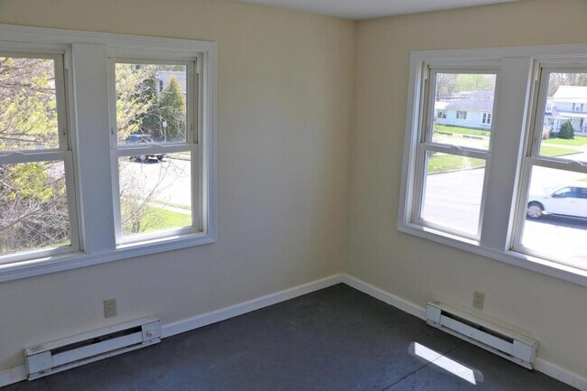 Building Photo - 511 Coshocton Rd Up