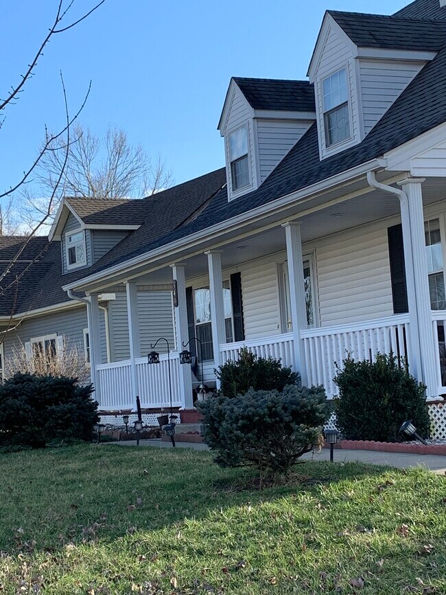 Building Photo - 340 Emmaus Cir