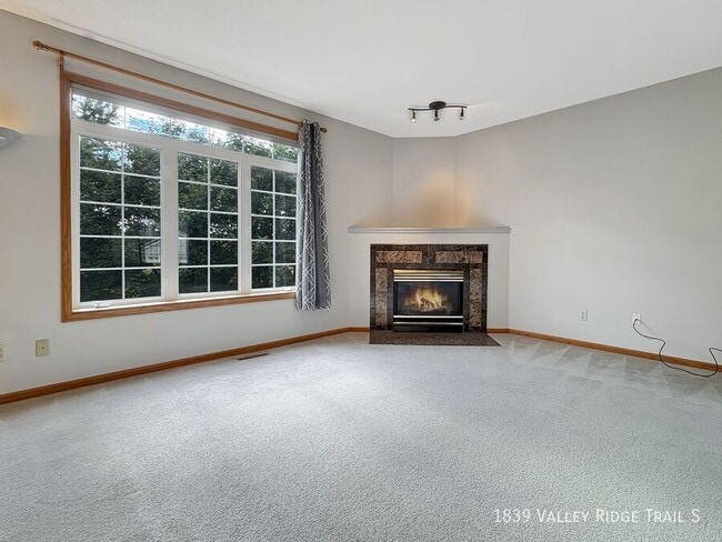 Foto del edificio - 1839 Valley Ridge Trail S