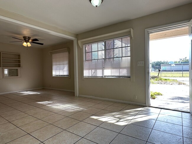 Photo - Spacious 5-Bedroom Single Family Home in Hillsborough County