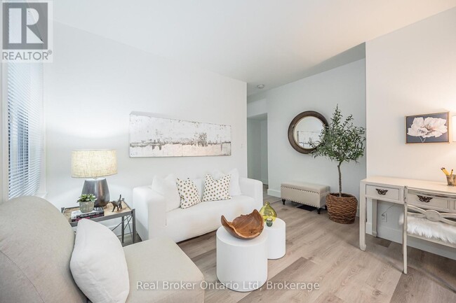 Building Photo - 376 York Rd