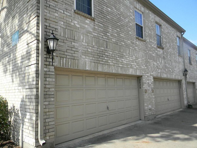 Building Photo - 2828 Holly Hall St