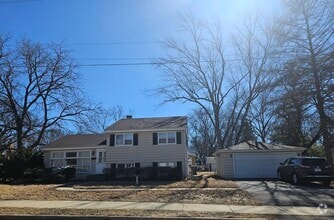 Building Photo - 711 Warwick Ave