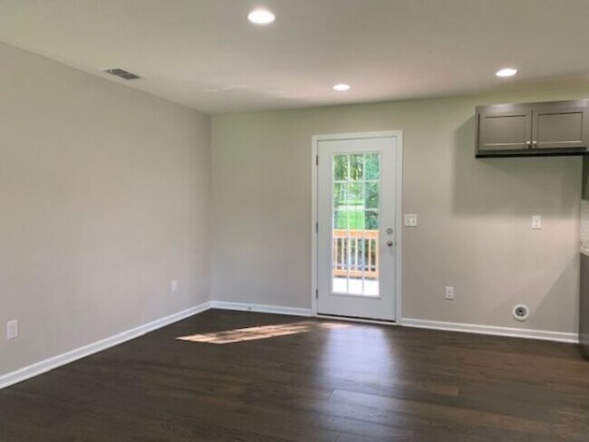 Building Photo - 76 Larkspur Ct