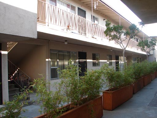 Foto del edificio - 16112 Van Ness Ave