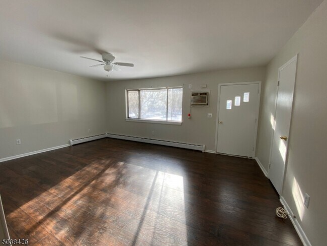 Foto del edificio - 244 Conklintown Rd