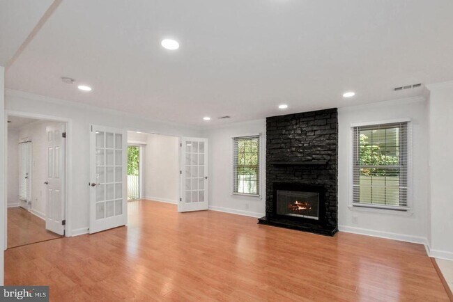 Foto del edificio - 5801 Linden Square Ct