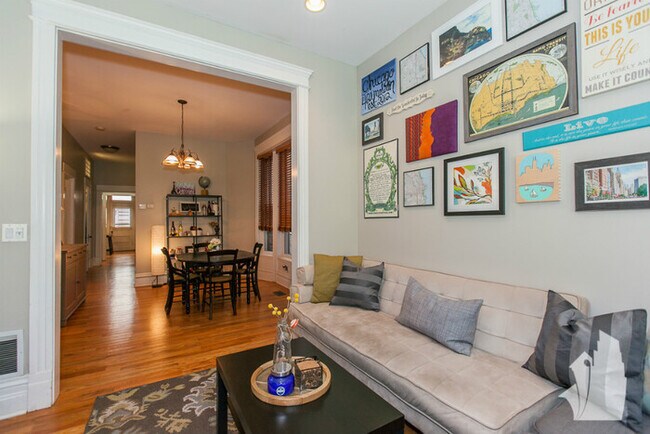 Building Photo - 644 W Briar Pl