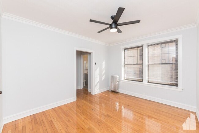 Building Photo - 1617 W Belmont Ave