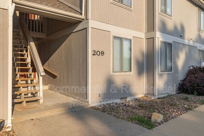 Foto del edificio - 209 W Main St