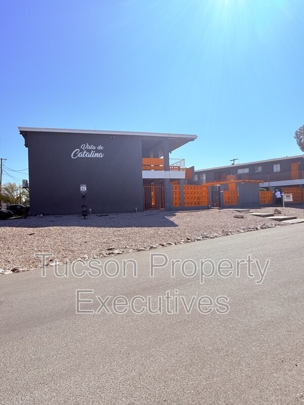 Foto del edificio - 5770 E 10th St