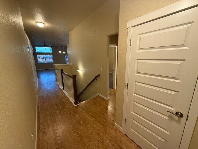 Foto del edificio - Spacious Modern 5-Bedroom Ranch Home in Hi...