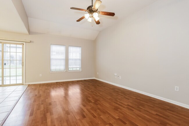 Building Photo - 1717 White Oak Ln