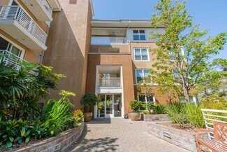 Building Photo - 301 Crescent Ct