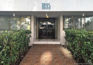 Building Photo - 1035 West Ave