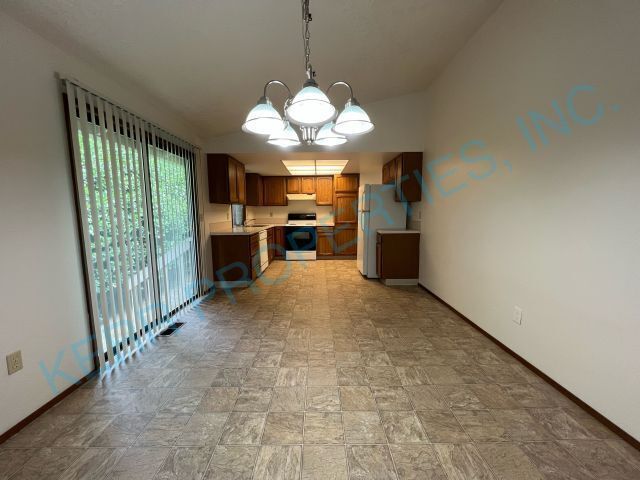 Building Photo - Woodstock neighborhood! 3 Bd / 2 Bth - - F...