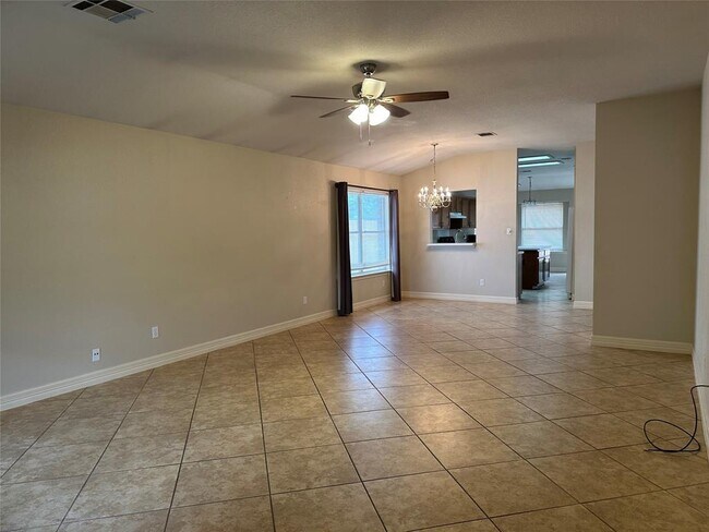 Building Photo - 706 Luke Ln