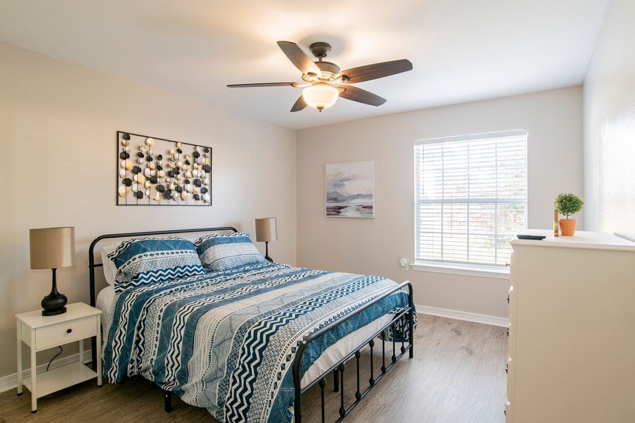 Primary Photo - Welcoming & Bright 2 Bed/1 Bath Patiohome ...