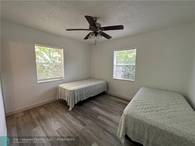 Foto del edificio - 3208 NE 5th Ct