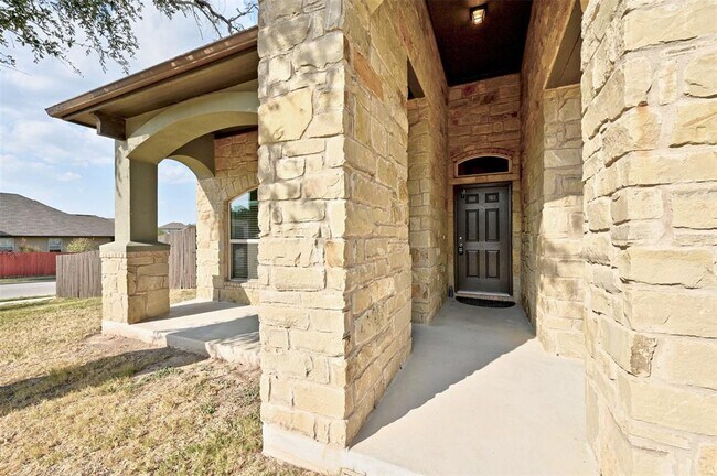 Building Photo - 13401 Larrys Ln