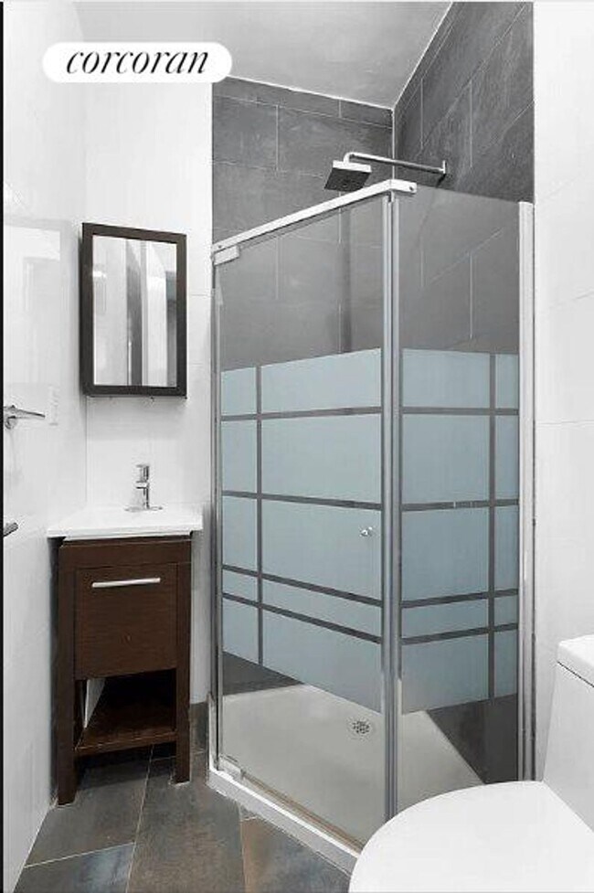 Building Photo - 92 Troy Ave