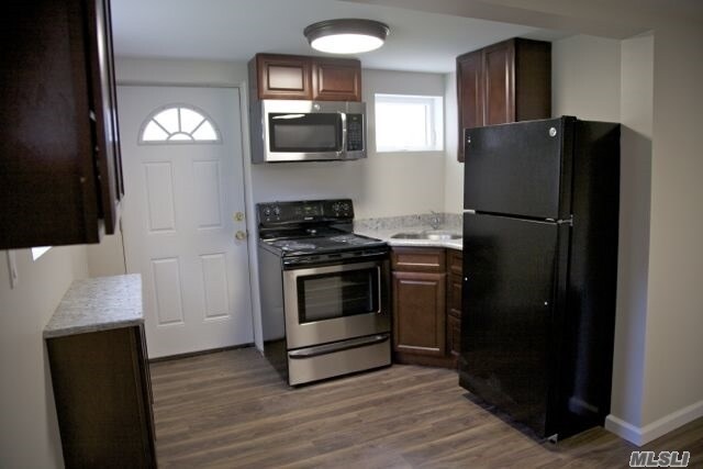 Building Photo - 38 Malba Dr