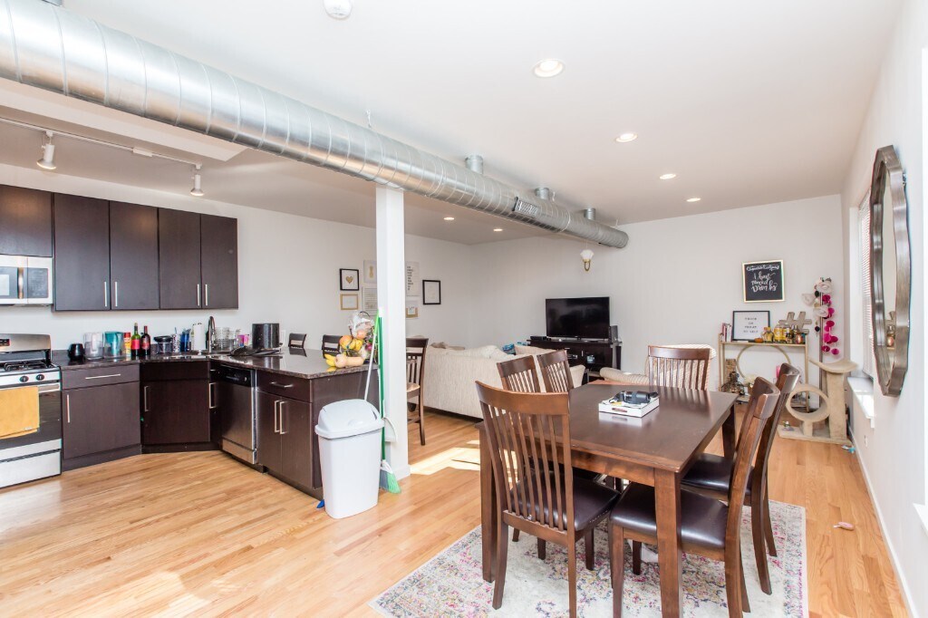 Foto principal - 1618 N Marshfield Ave
