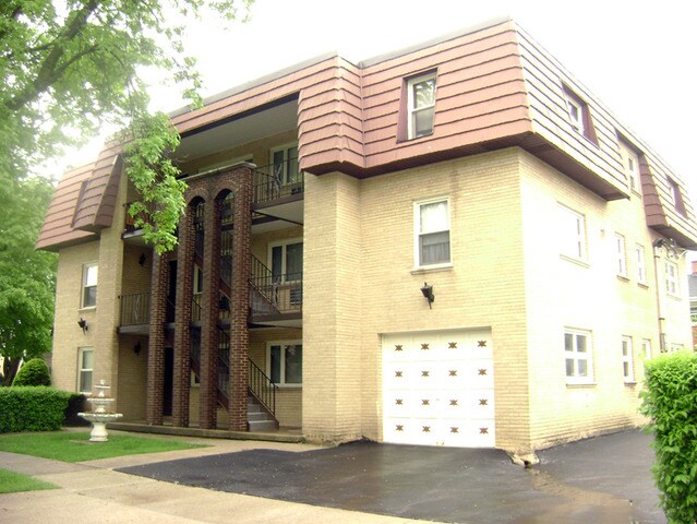Building Photo - 1700-1704 W Touhy Ave