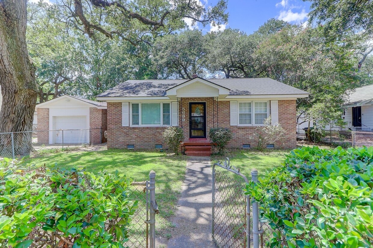 Foto principal - Renovated Brick Ranch!