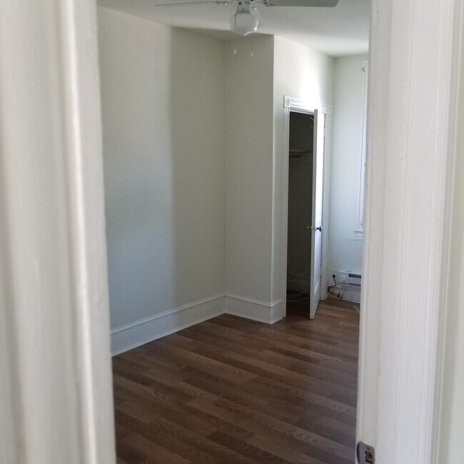 Building Photo - 3 bed 1 bath 1005 s frazier