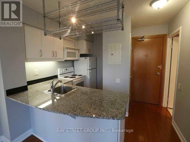 Building Photo - 33-2033 Sheppard Ave E