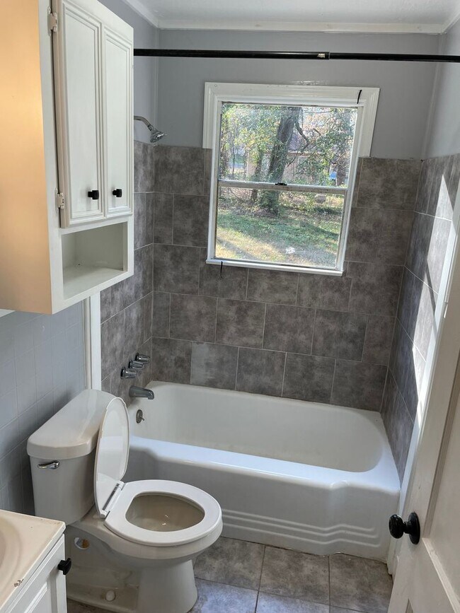Foto del edificio - 3 Bed, 1 Bath, Central HVAC