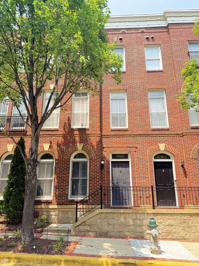 Large 3 Bedroom/3.5 Bath EYA home in the Brownstones at Wheaton! - Large 3 Bedroom/3.5 Bath EYA home in the Brownstones at Wheaton!