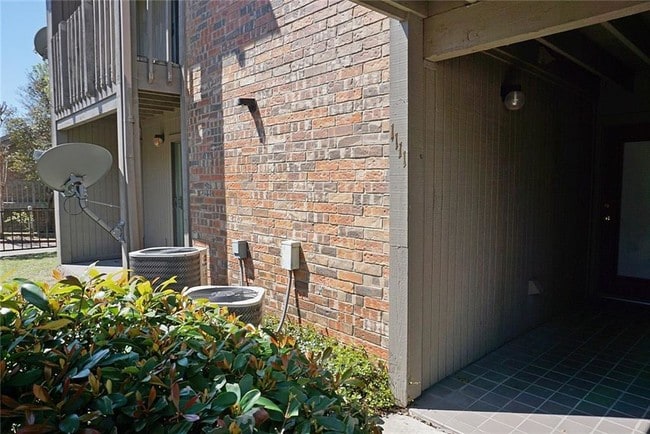 Building Photo - 1111 Signal Ridge Pl