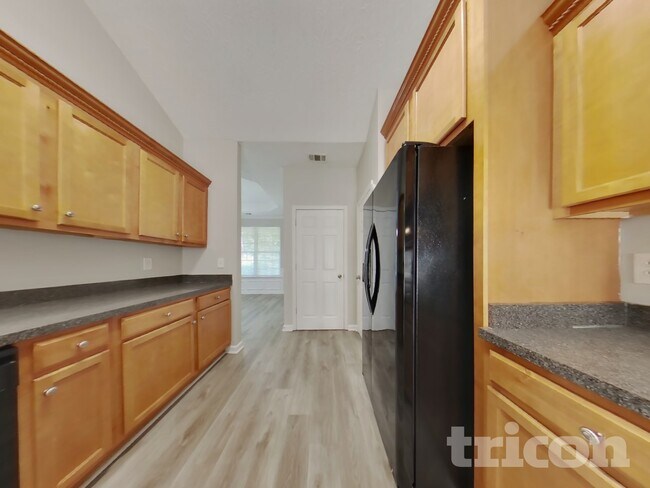 Foto del edificio - 5746 Lakeside Dr