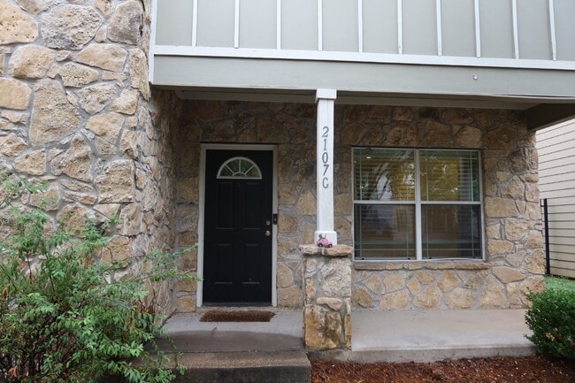 Foto del edificio - Now Pre-Leasing for Fall 2026–Spring 2027!