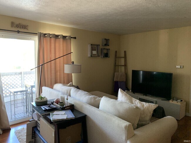 Foto del edificio - 1326 S College Mall Rd