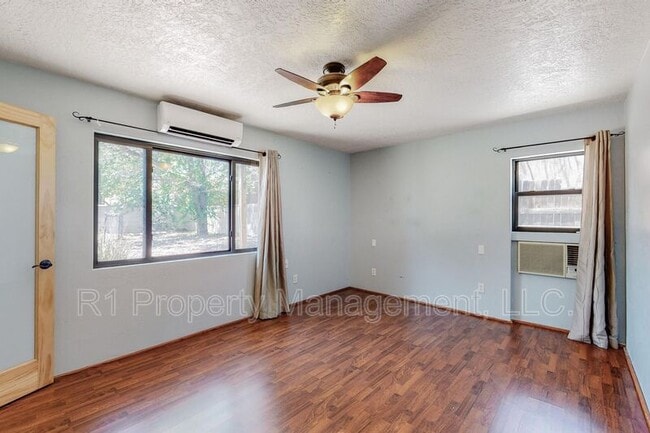 Building Photo - 1321 Lobo Pl NE